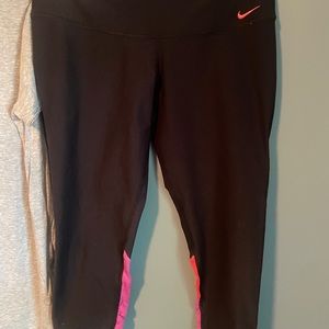 Nike Crop Leggings